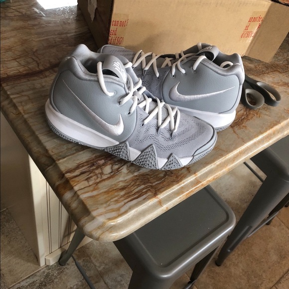 Nike Shoes - Nike Kyrie 4s